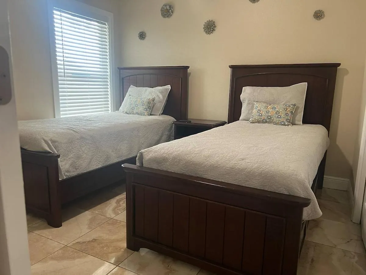 Traditional Home In Tampa Feriehus