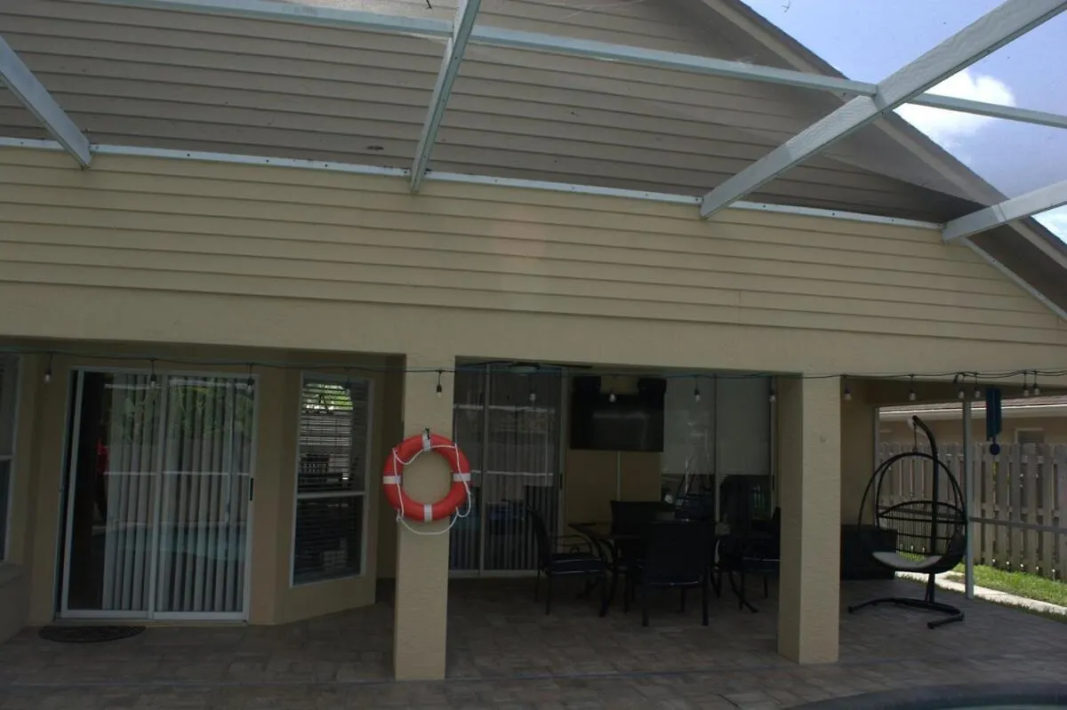 Traditional Home In Tampa Feriehus