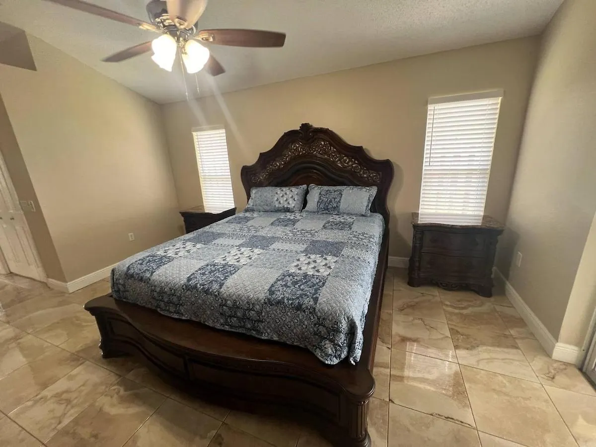 Traditional Home In Tampa 0*,