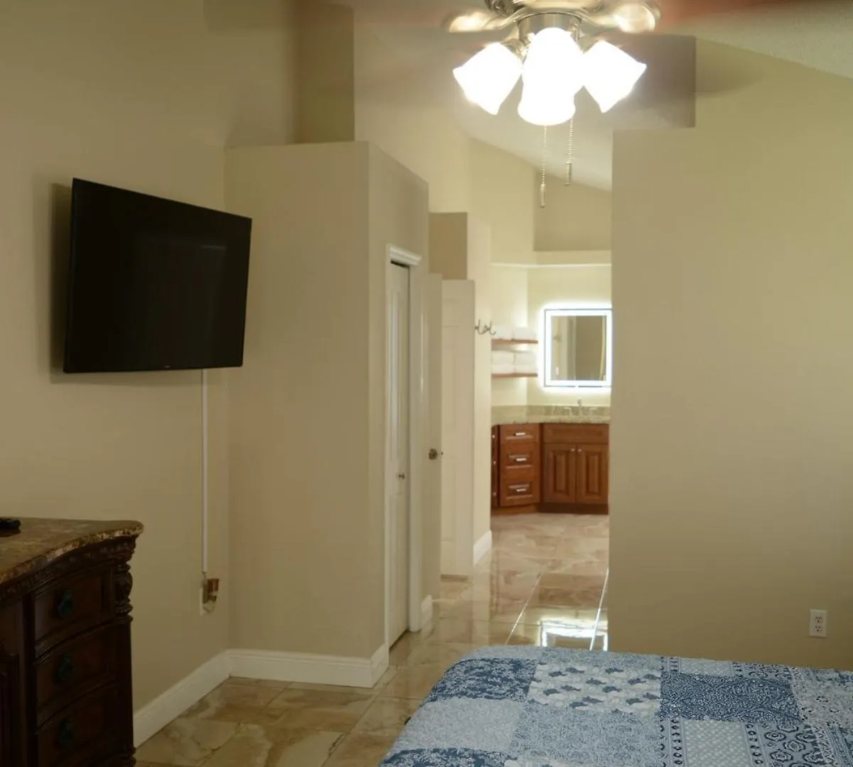 Traditional Home In Tampa Vakantiehuis